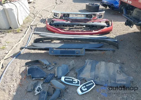 2017 Nissan Titan Xd Sv Diesel z USA, uszkodzony, nr VIN 1N6BA1F40HN576009